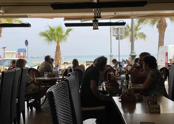 מלון Hai Hotel לרנקה