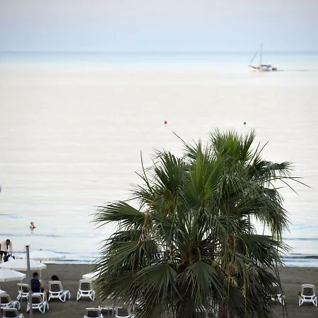 Отель Hai Hotel Ларнака