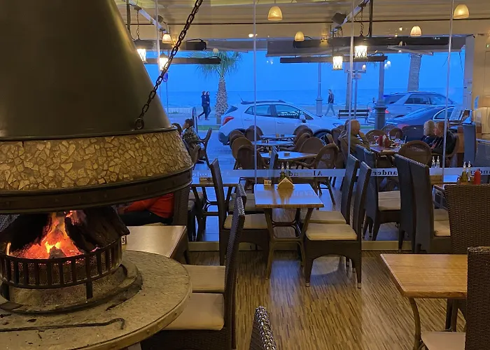 Hai Hotel Отель Ларнака